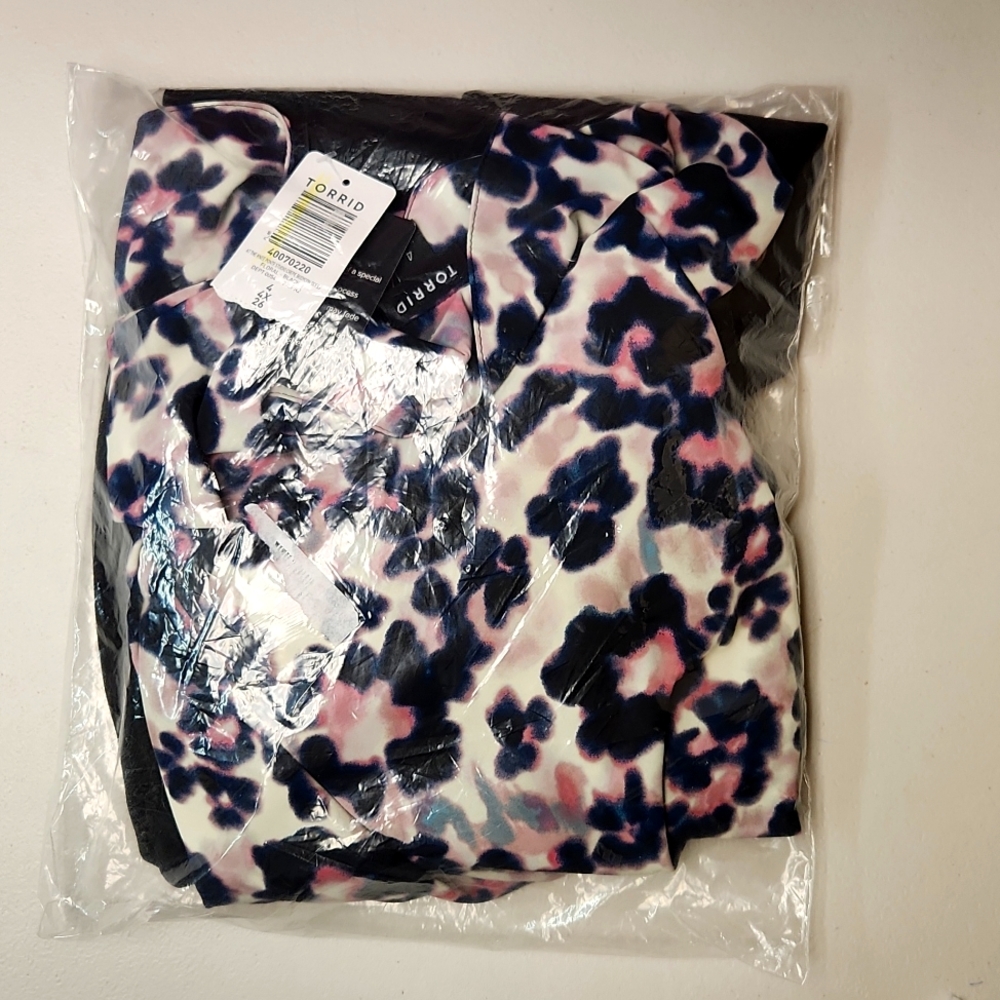 ❤️NWT TORRID DRESS - MIDI FLORAL - SIDE SLIT - STUDIO CREPE - PLUS SIZE - Picture 8 of 10